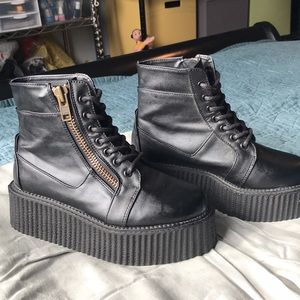 Creeper platform ankle boot